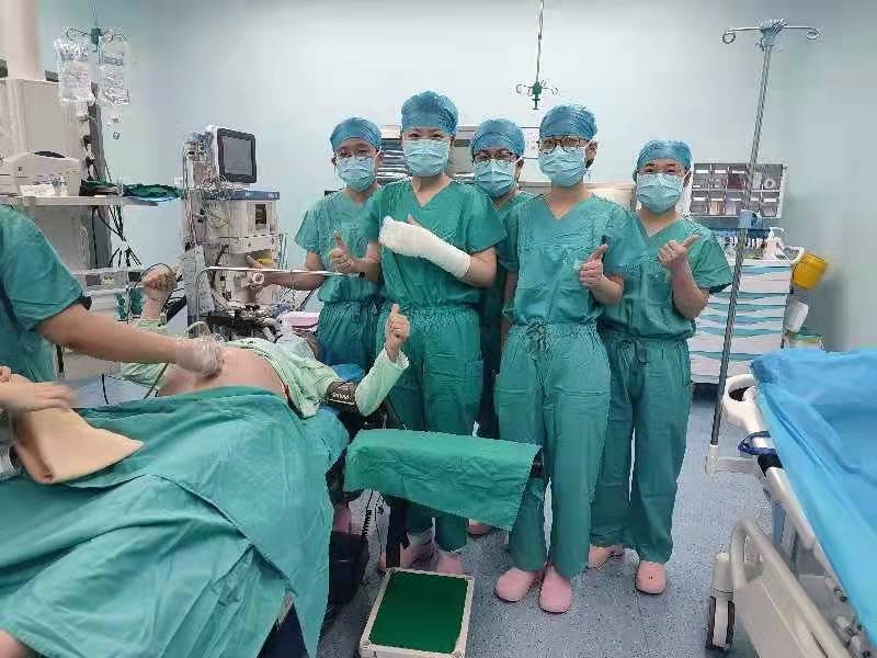 妇产医院这位主任一分钟就将臀位宝宝转至头位了……